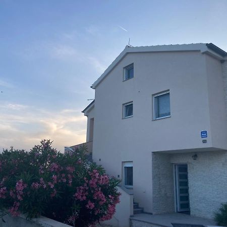 Apartman Hmelina Vrsi Bagian luar foto