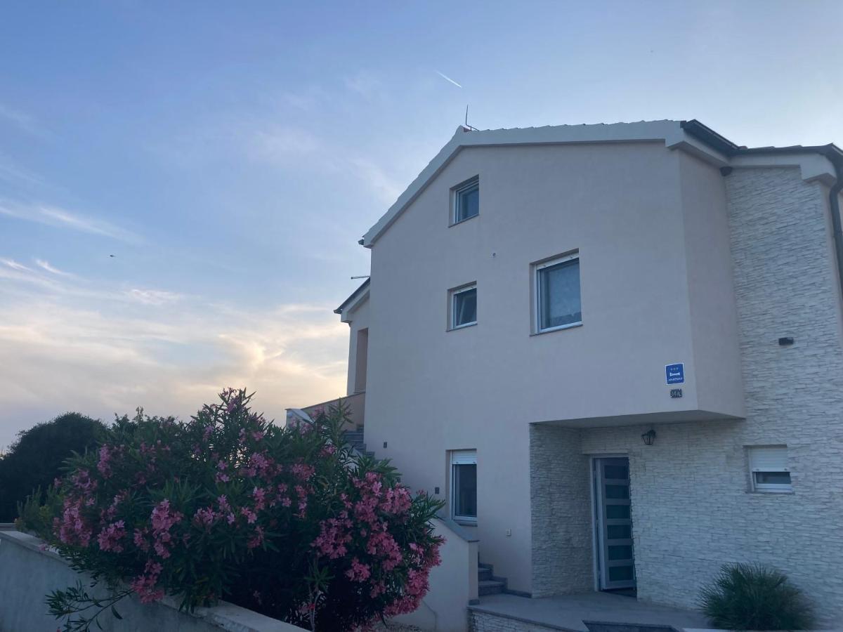 Apartman Hmelina Vrsi Bagian luar foto